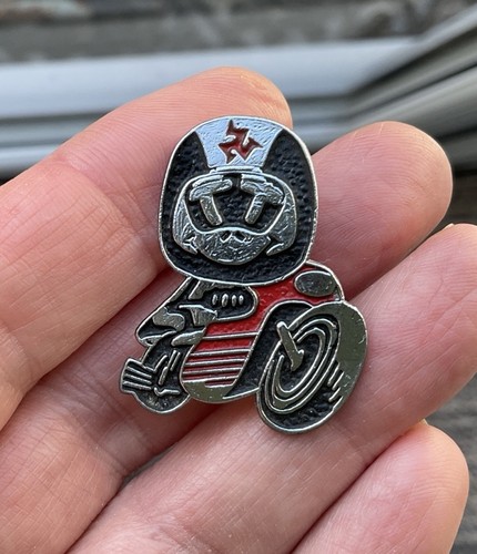 Vintage isle man pin badge - of,